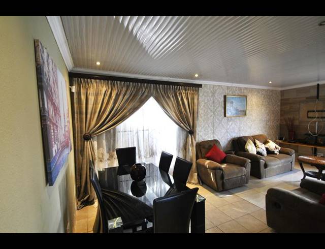 2 BEDROOM HOUSE FOR SALE IN DAWN PARK